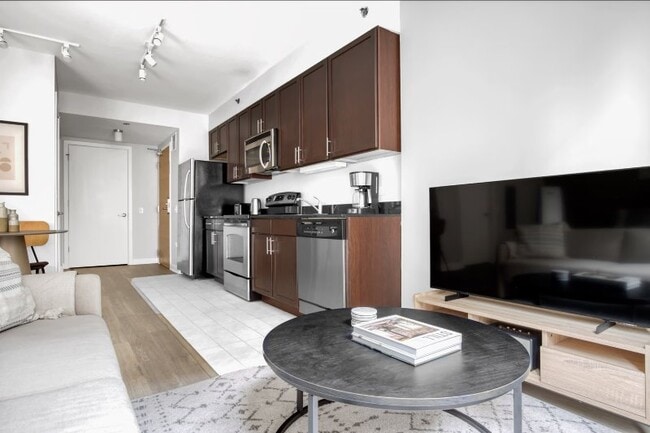 Photo - 198 N Wells St