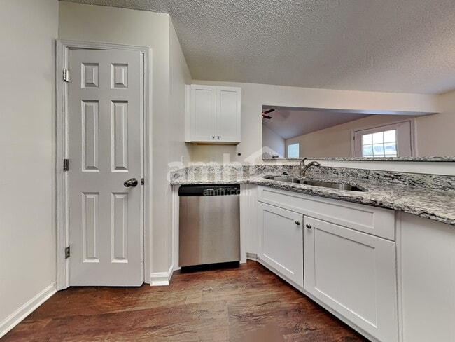 Photo - 128 Nandina Wy