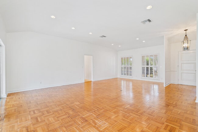 Photo - 210 Russlyn Dr