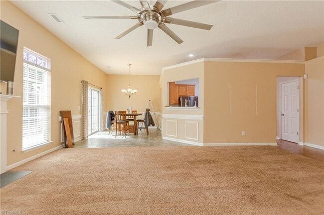 Photo - 902 Satinwood Dr