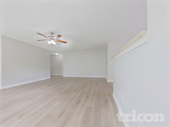 Photo - 404 Castle Ridge Dr