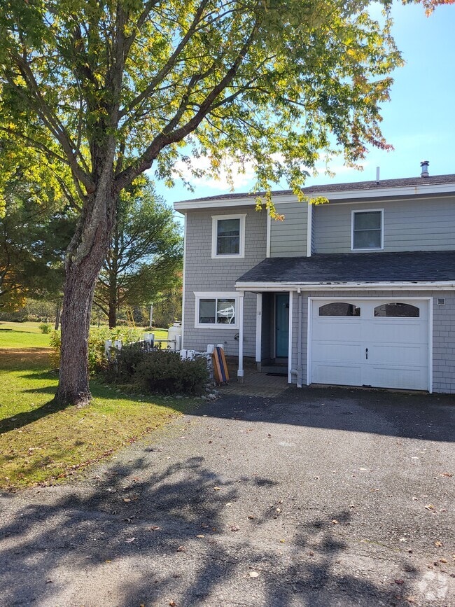 Building Photo - 18 Beachwood Bay Dr Rental