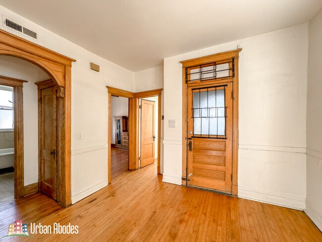 Photo - 850 N Leavitt St Unit 3