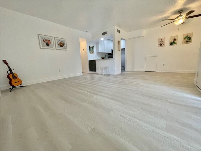 Building Photo - 3400 Timmons Ln Unit 13