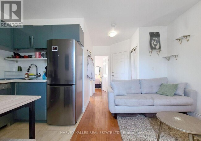 Photo - 261 Crawford St