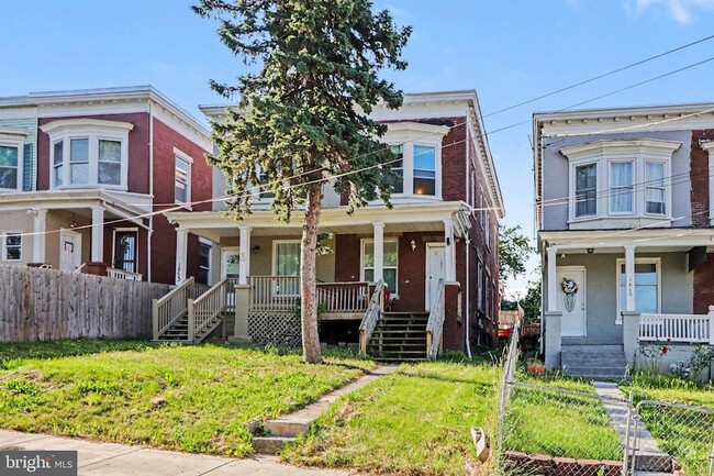 Photo - 1851 Spencer St