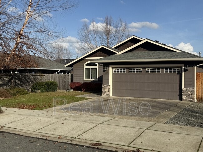 1575 SW Yucca Dr
