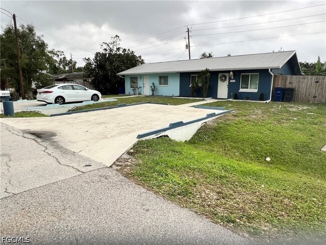 Photo - 19113-19115 Holly Rd