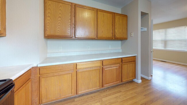 Photo - 5 bedrooms, 2.5 bathrooms House