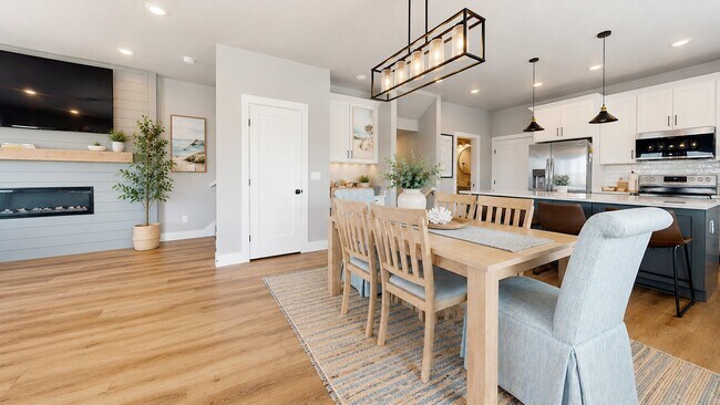 Photo - 1871 Springwater Ln