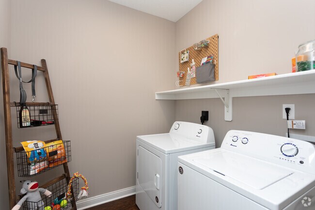 1BR, 1BA - The Summit - 855 SF