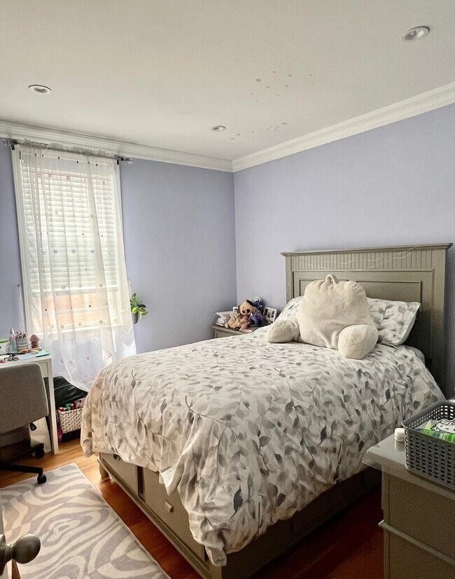 Photo - 215-20 43rd Ave