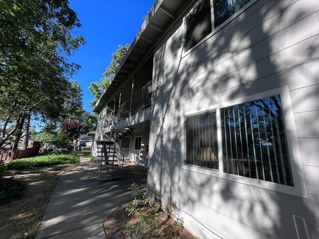 Photo - NICE QUAINT APARTMENT IN COLFAX!!