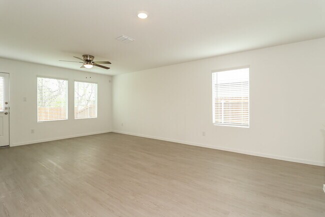 Photo - 118 Willow Wy