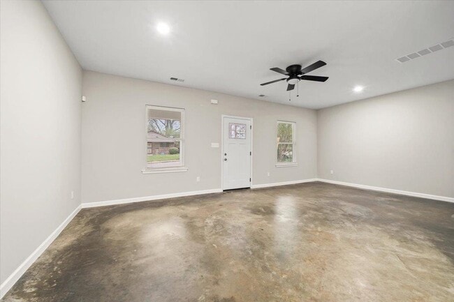 Photo - 2845 Yale Ave