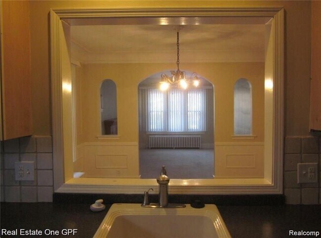 Photo - 1005 Beaconsfield Ave Unit 2