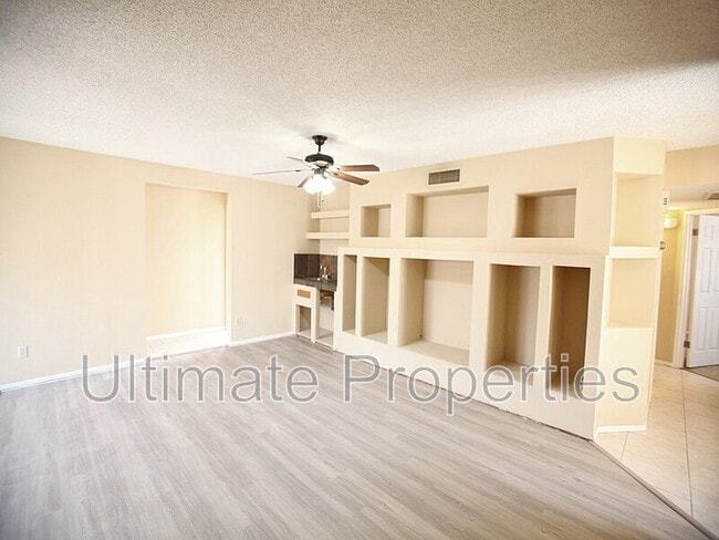 Photo - 6605 W Mescal St