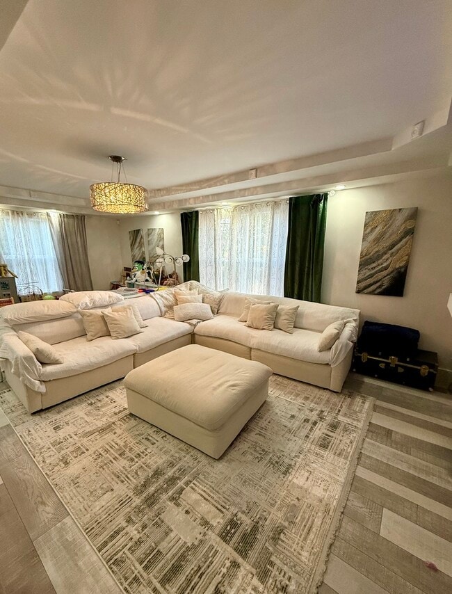 Photo - 7825 Banks St