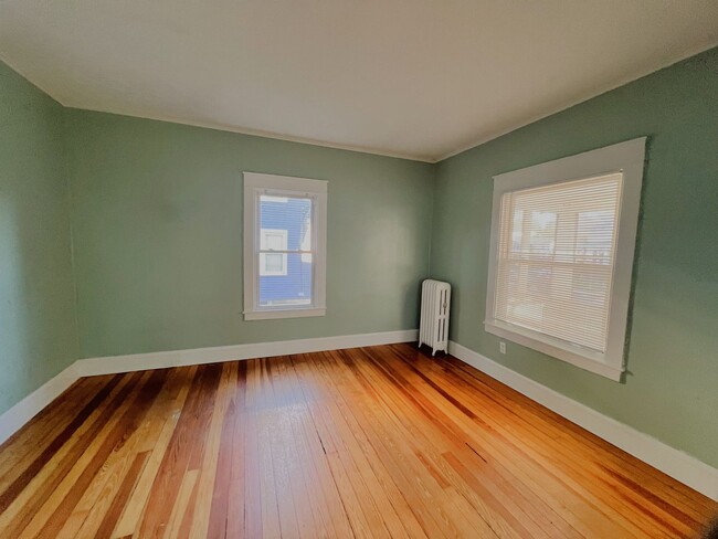 Building Photo - Single Family Home - Newly Reduced-Price D...