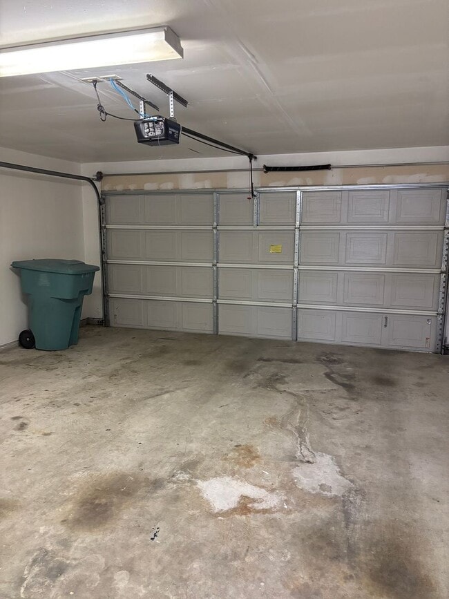 Photo - 3/2/2 Near Sherman High School!