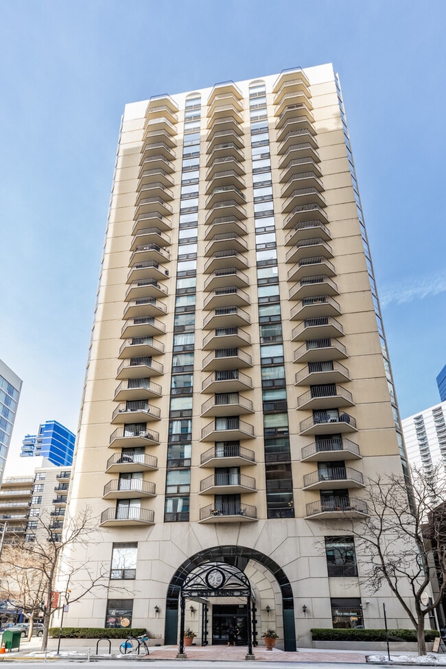 Building Photo - 70 W Huron St Unit 802