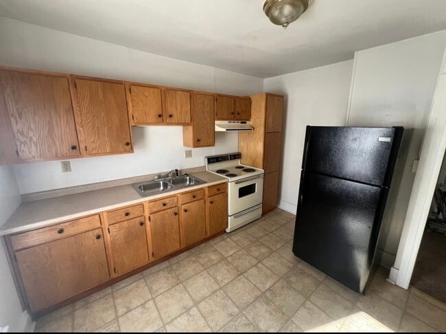 Building Photo - 662 1/2 Broadway Unit 662 1/2