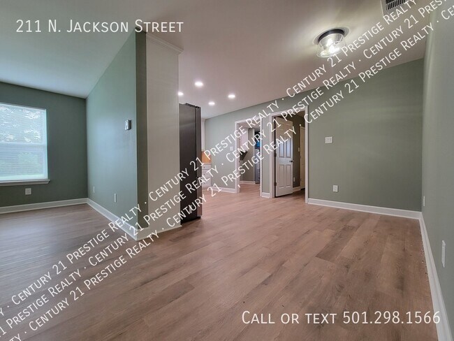 Photo - 211 N Jackson St