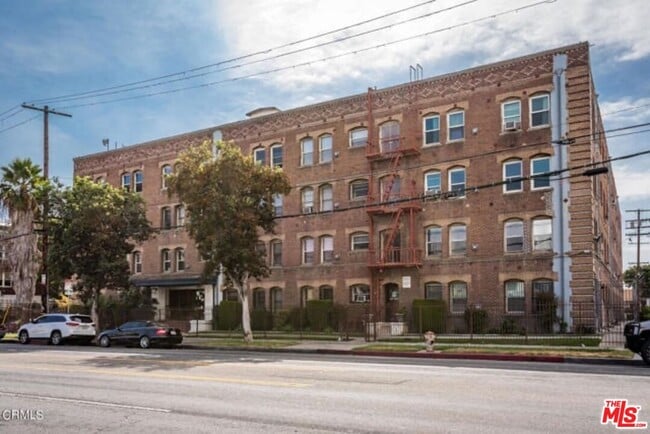 Building Photo - 4125 S Figueroa St Unit 402