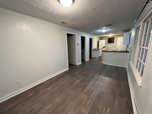 Photo - 465 Ethel St NW