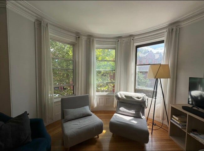 Photo - 429 Marlborough St