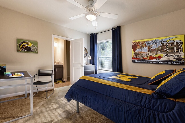 525146 - University Trails