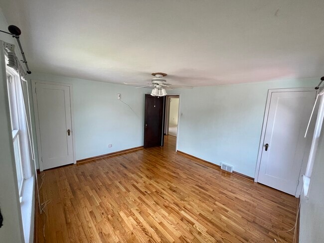 Master bedroom - 1453 Woodbine St Unit 2