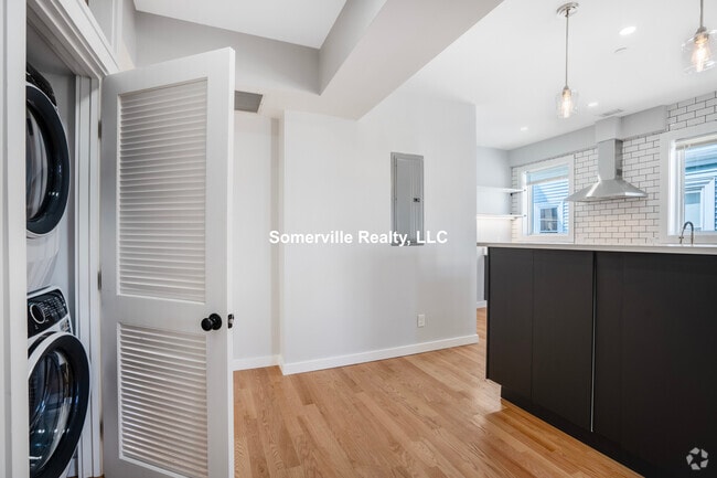 Building Photo - 27 Linden St Unit 3 Rental