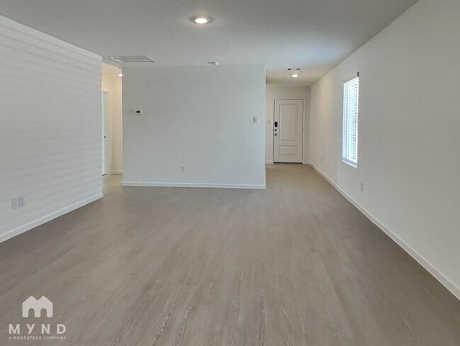 Photo - 2049 Belgian Dr