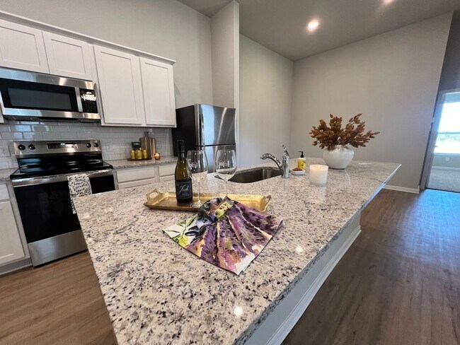 Photo - Want luxury living in the Far West ...Look no further...Amanda Park is it!