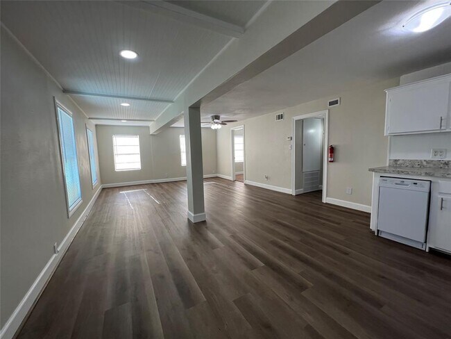 Photo - 414 Murex St