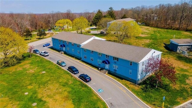 Building Photo - 83 Horse Pond Rd