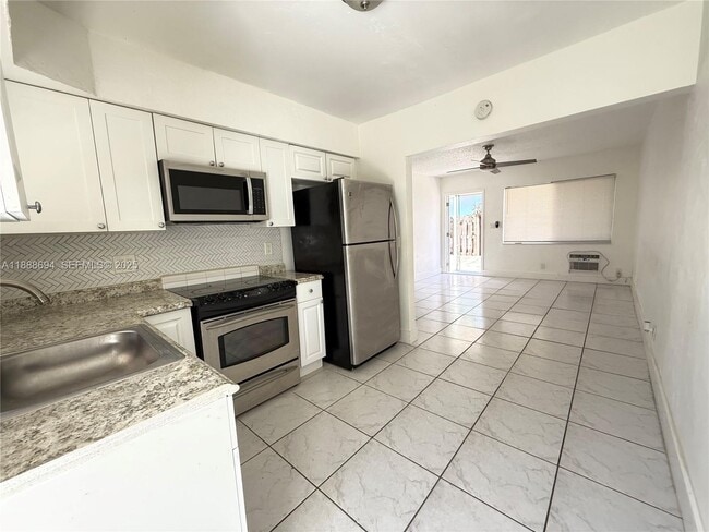 Photo - 1049 SW 3rd St Unidad 1