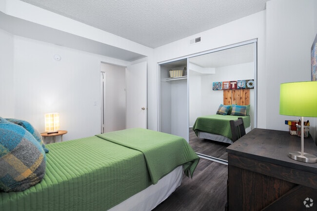 2BR, 2BA - 1,040SF - Second Bedroom
