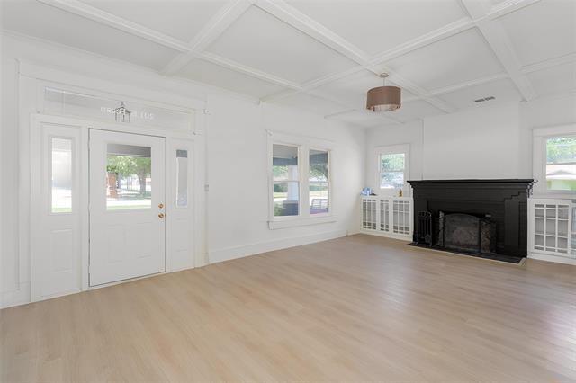 Photo - 201 E Pecan St