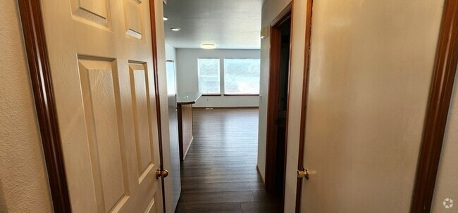 Building Photo - 1330 S Skyline Dr Rental