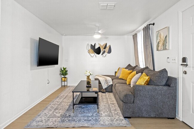 Building Photo - 3721 E Clifton St Unit ID1343014P