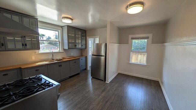 Photo - Laurel Street Triplex Unit 1303 Laurel St