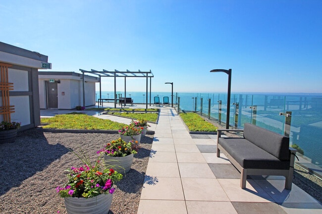 5220 Lakeshore