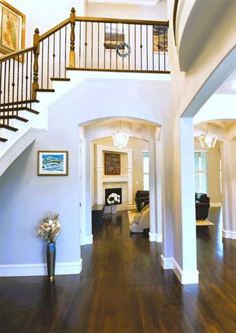 Photo - 200 Montrose Ln