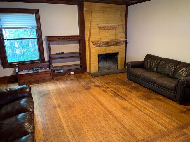 Photo - 117 Oak St