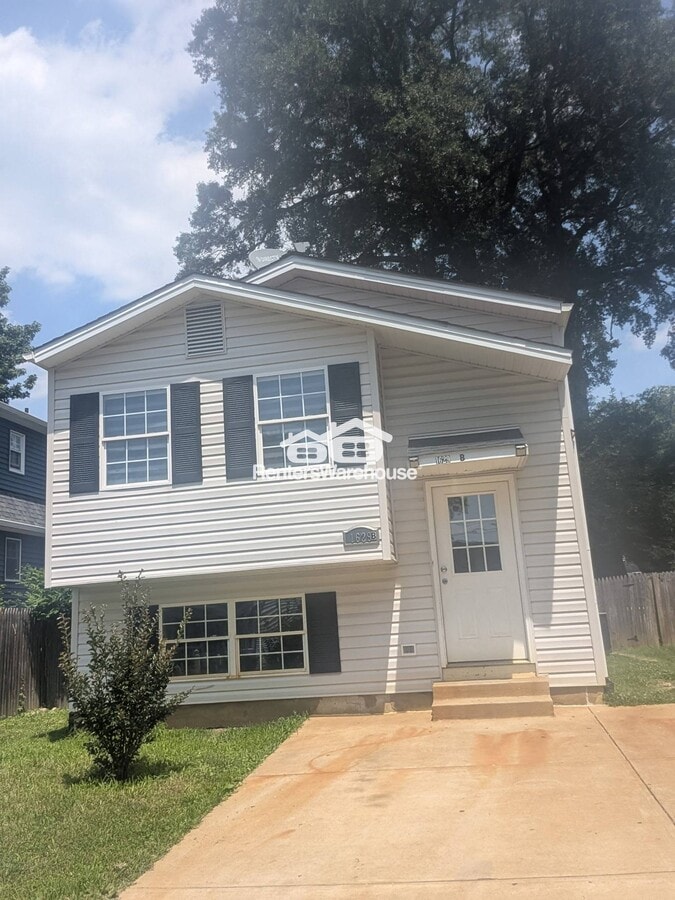 Photo - 1629 Millstone Dr House