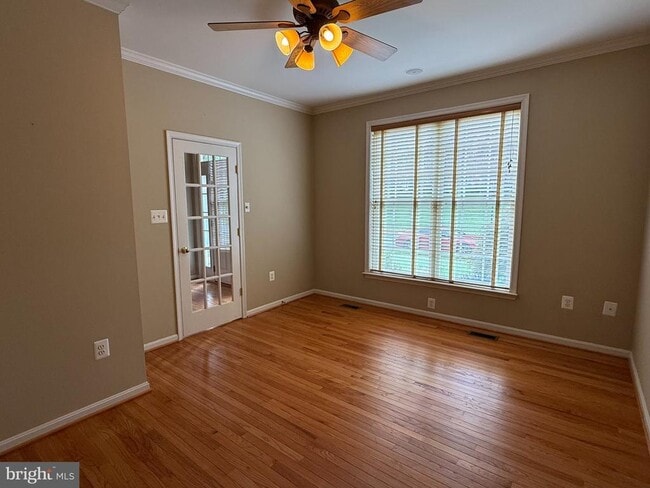 2242 W Greenleaf Dr