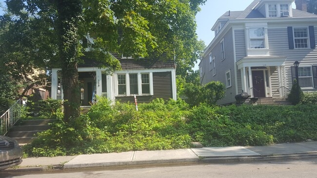 Building Photo - 158 E Northwood Ave Rental