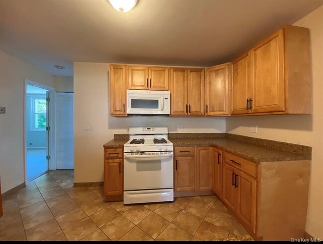 Photo - 8 Birchwood Ave Unit 8 Birchwood Avenue
